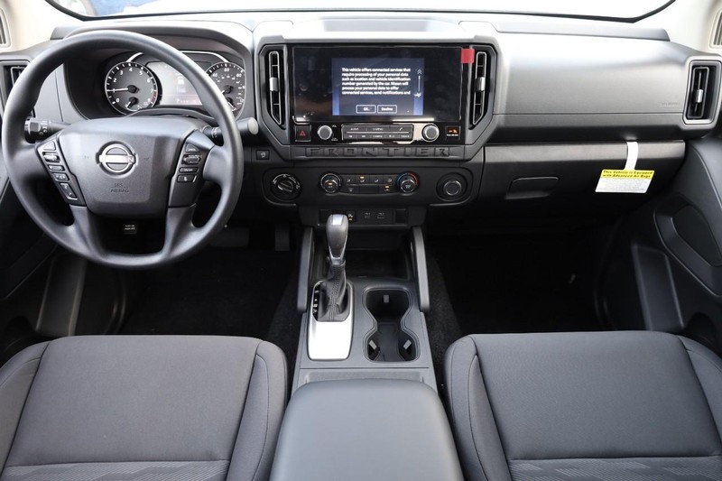 Nissan Frontier Vehicle Image 22
