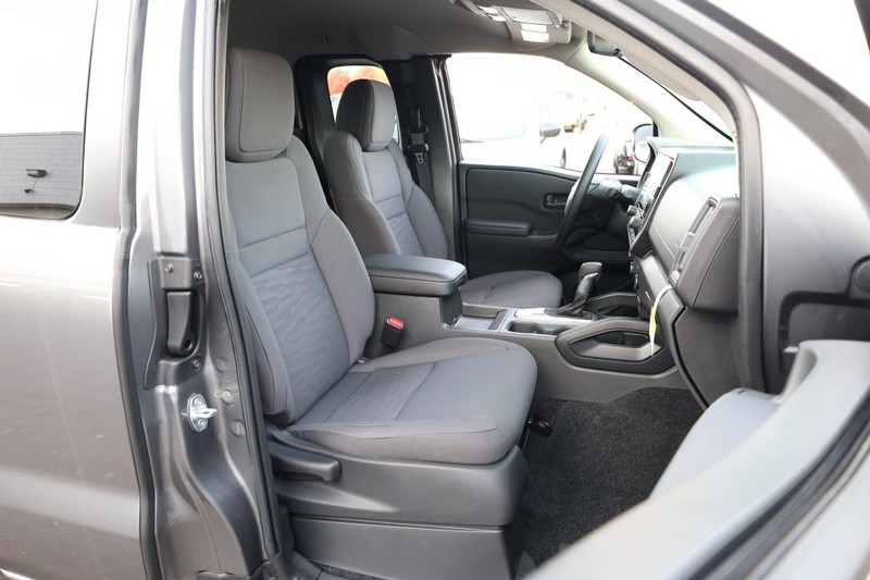 Nissan Frontier Vehicle Image 24