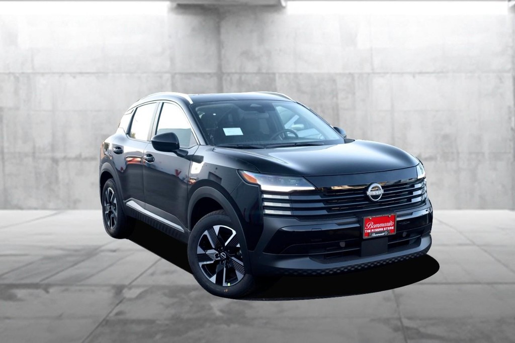 Nissan Kicks Vehicle Full-screen Gallery Image 2