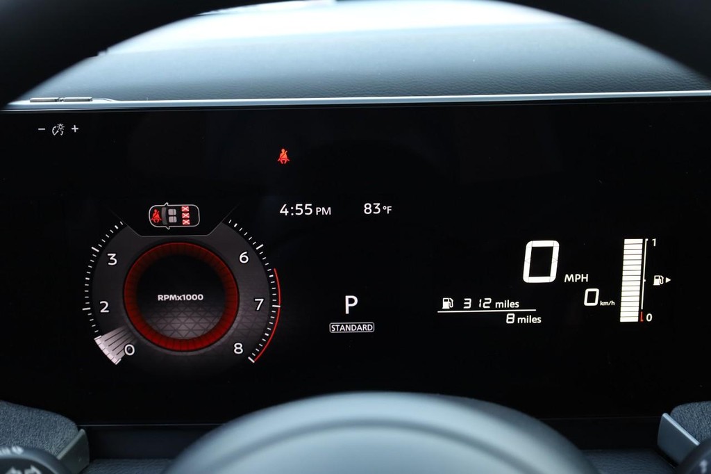 Nissan Kicks Vehicle Full-screen Gallery Image 10