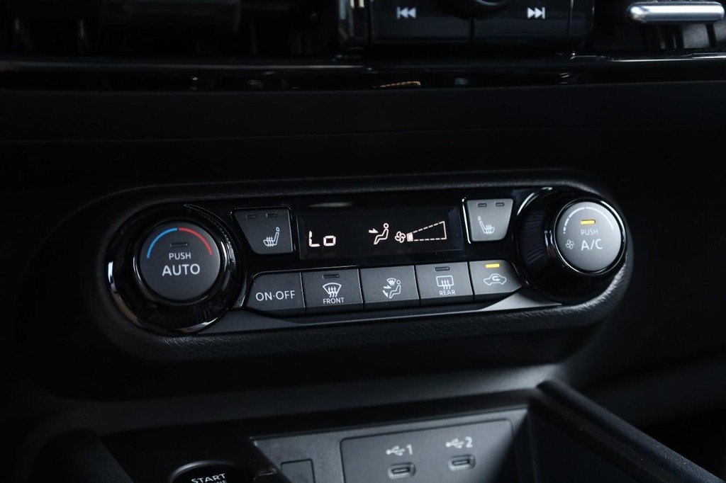 Nissan Kicks Vehicle Full-screen Gallery Image 14