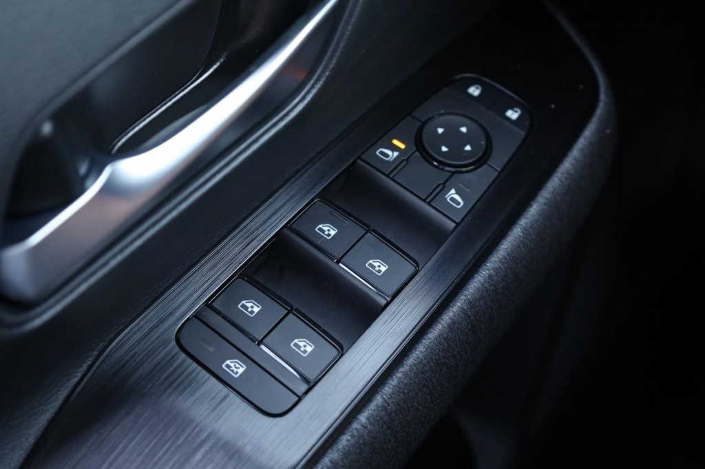 Nissan Kicks Vehicle Full-screen Gallery Image 18