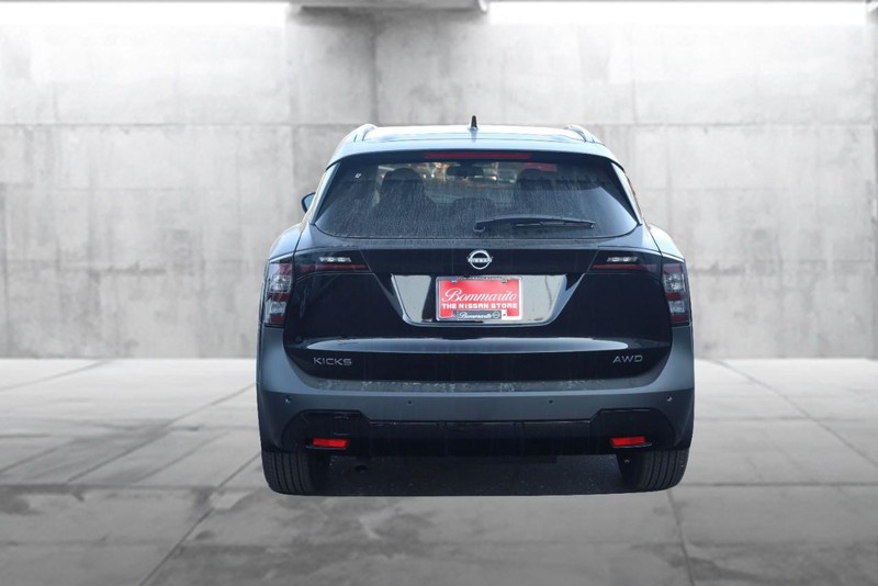 Nissan Kicks Vehicle Image 06