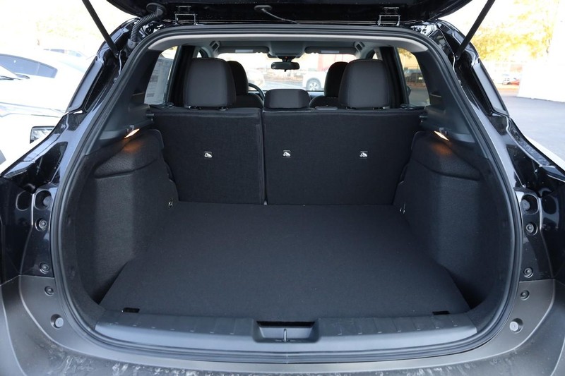 Nissan Kicks Vehicle Image 07