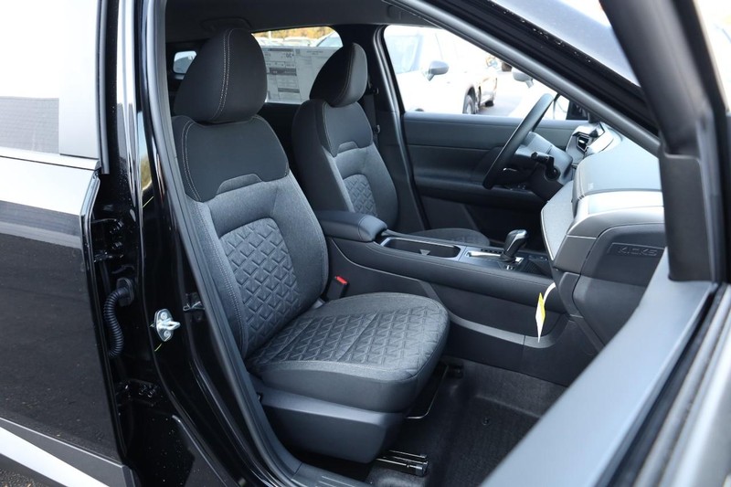 Nissan Kicks Vehicle Image 23