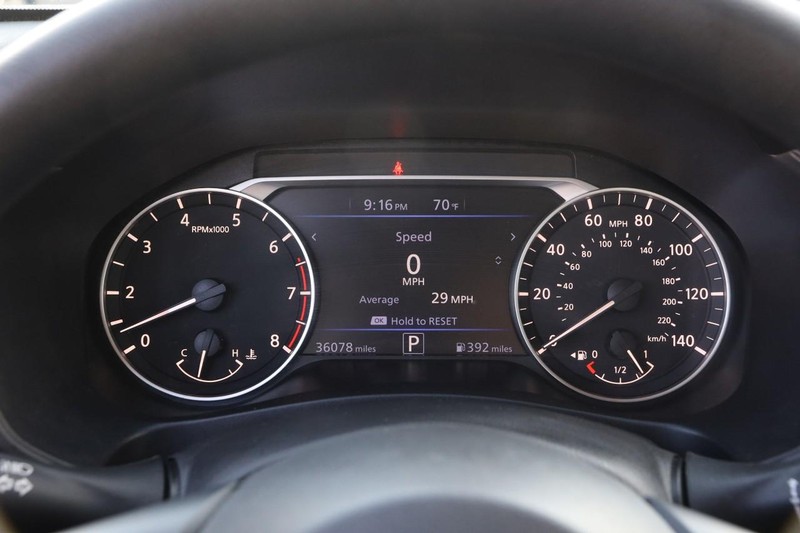 Nissan Altima Vehicle Full-screen Gallery Image 13