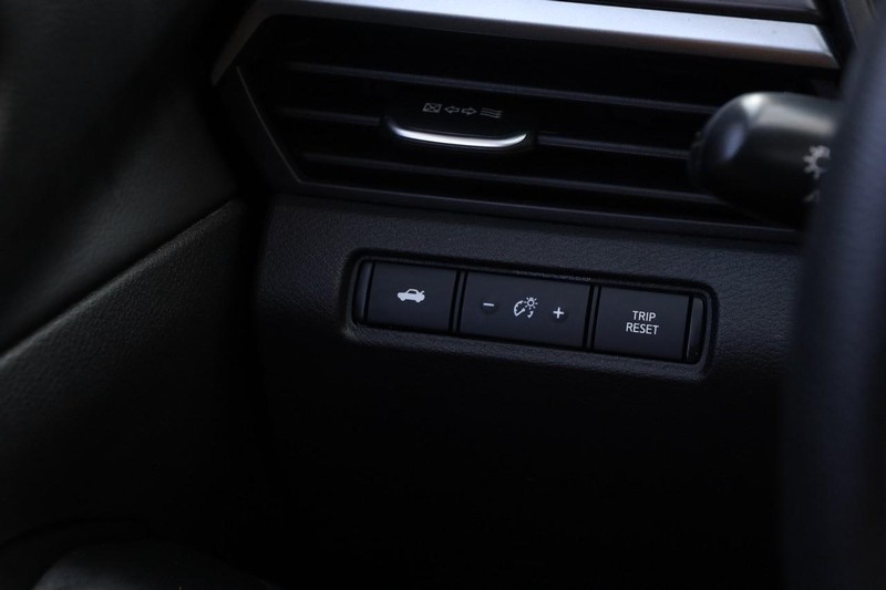 Nissan Altima Vehicle Full-screen Gallery Image 17