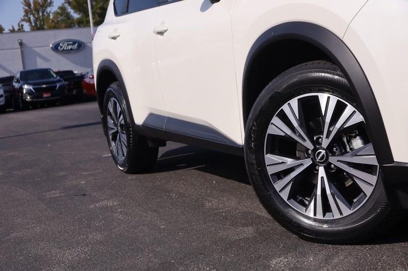Nissan Rogue Vehicle Image 03