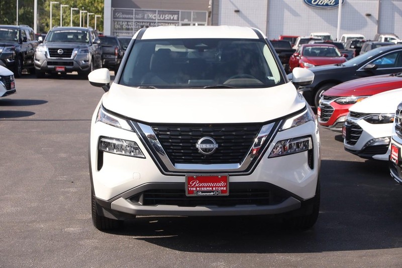 Nissan Rogue Vehicle Image 04