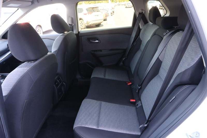Nissan Rogue Vehicle Image 09
