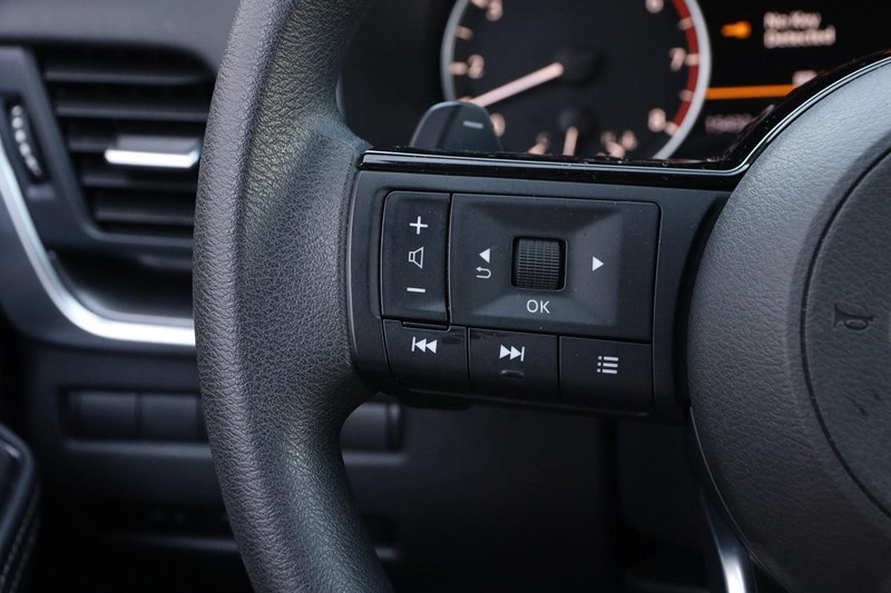 Nissan Rogue Vehicle Image 11