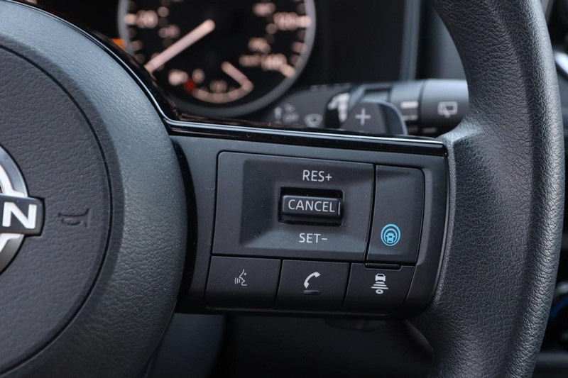 Nissan Rogue Vehicle Image 12