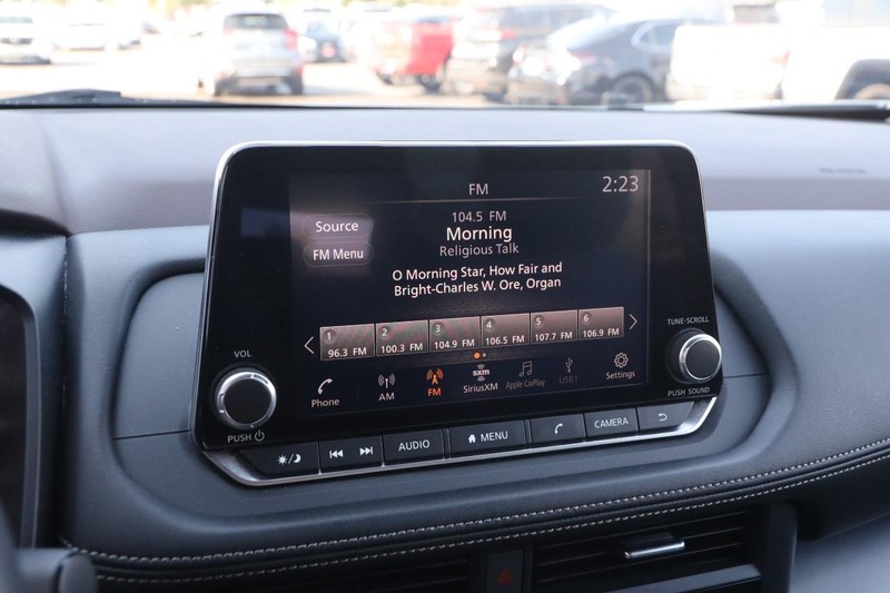 Nissan Rogue Vehicle Image 15