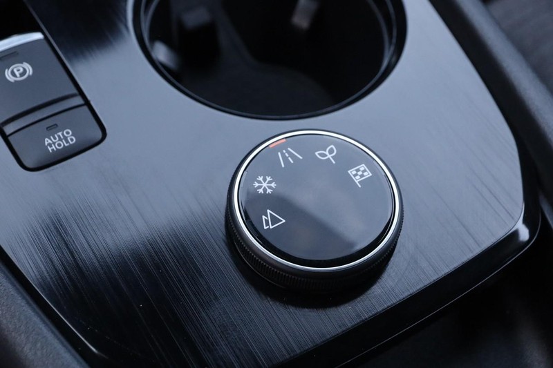 Nissan Rogue Vehicle Image 18