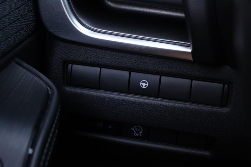 Nissan Rogue Vehicle Image 19