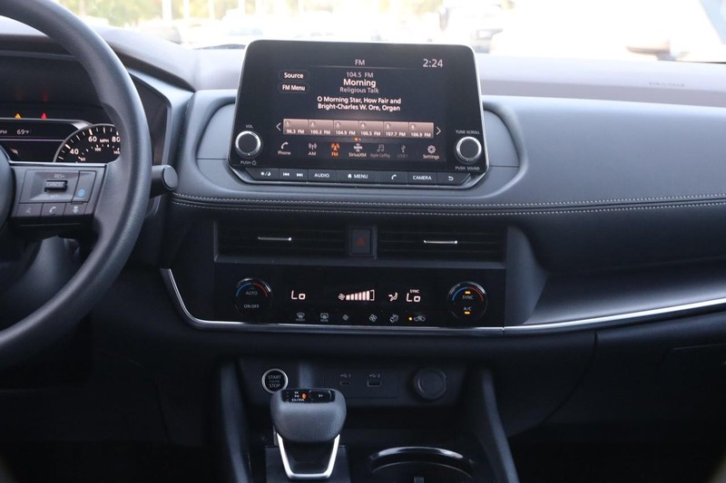 Nissan Rogue Vehicle Image 23