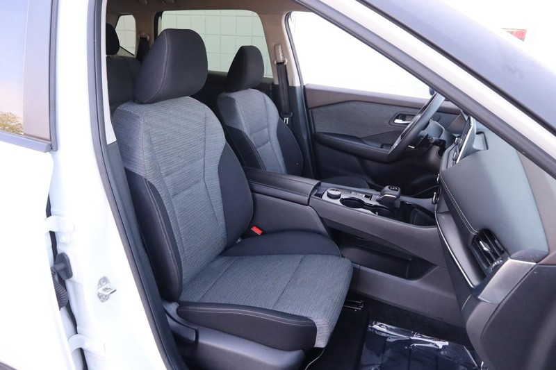 Nissan Rogue Vehicle Image 25