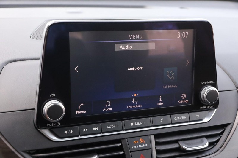 Nissan Altima Vehicle Full-screen Gallery Image 15