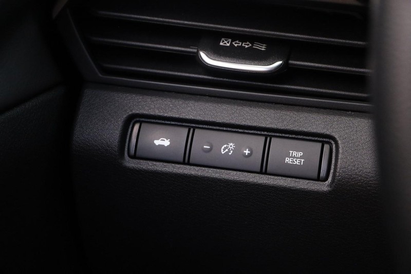 Nissan Altima Vehicle Full-screen Gallery Image 19