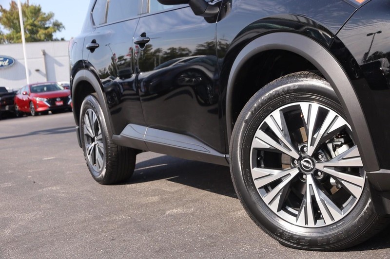 Nissan Rogue Vehicle Image 03
