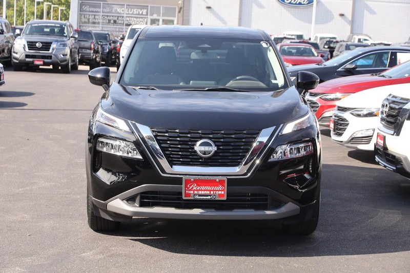 Nissan Rogue Vehicle Image 04