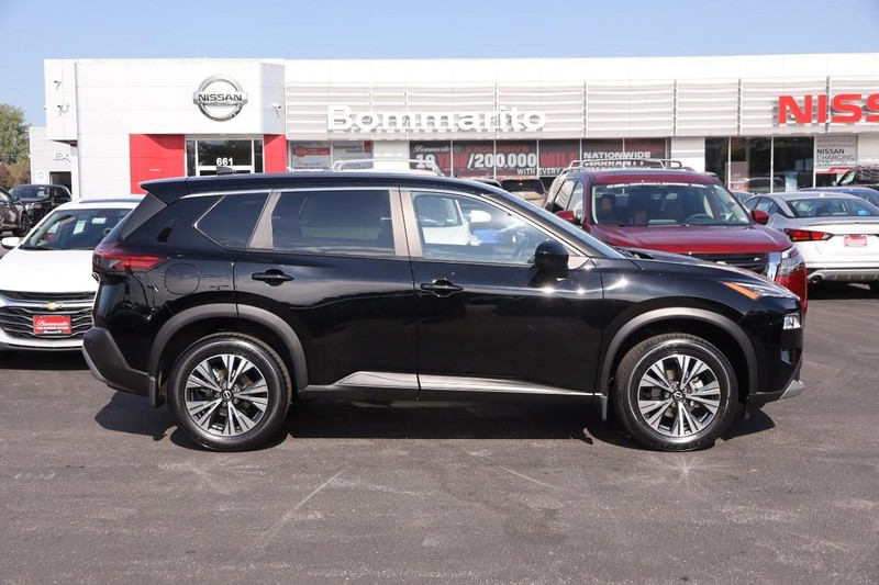 Nissan Rogue Vehicle Image 05