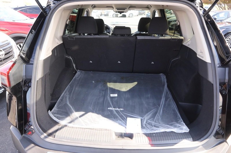 Nissan Rogue Vehicle Image 07