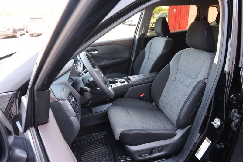 Nissan Rogue Vehicle Image 08