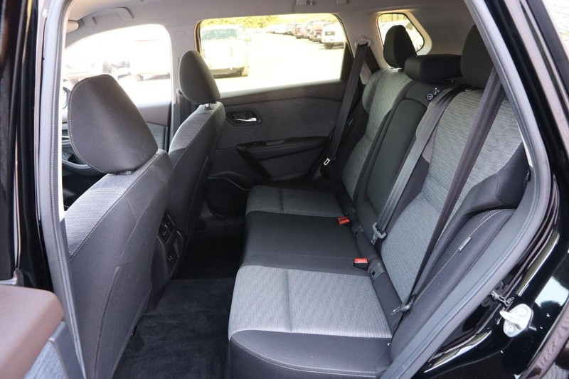 Nissan Rogue Vehicle Image 09