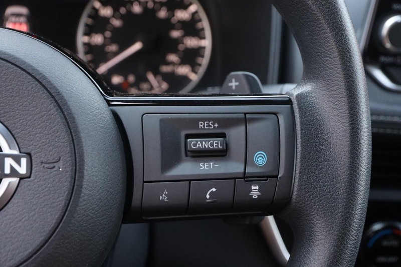 Nissan Rogue Vehicle Image 12