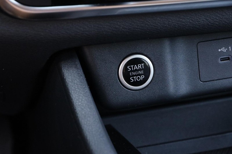 Nissan Rogue Vehicle Image 14