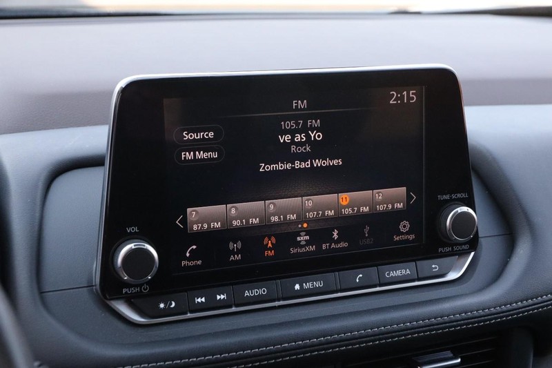 Nissan Rogue Vehicle Image 15