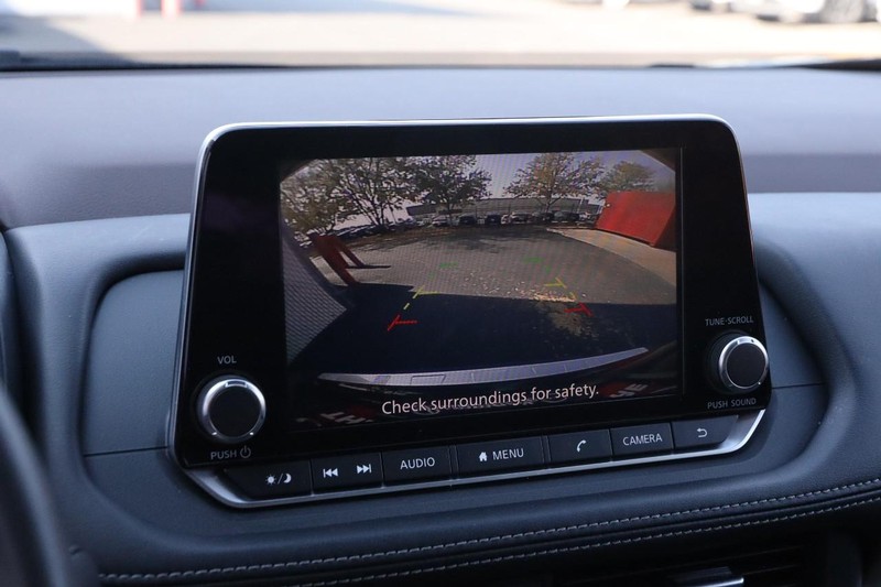 Nissan Rogue Vehicle Image 16