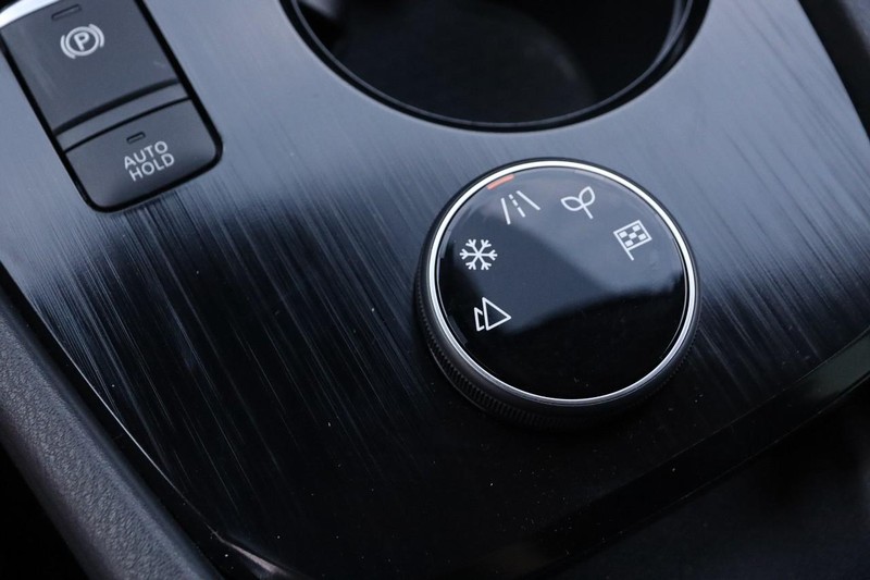Nissan Rogue Vehicle Image 18