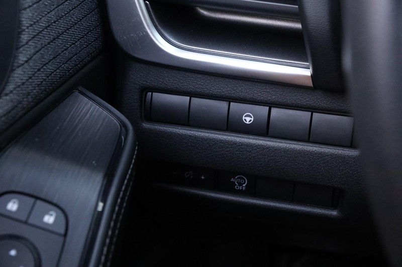 Nissan Rogue Vehicle Image 19