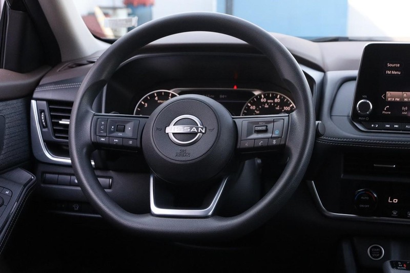 Nissan Rogue Vehicle Image 22