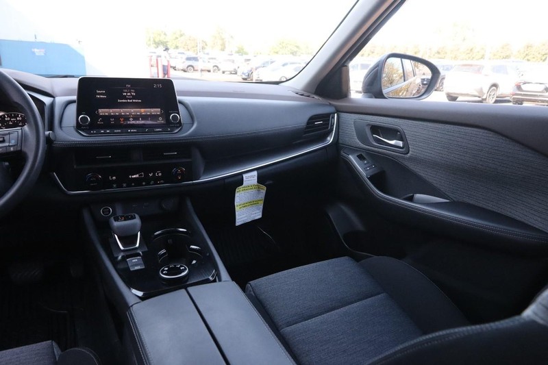 Nissan Rogue Vehicle Image 24