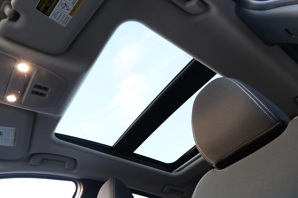 Nissan Kicks Vehicle Image 08