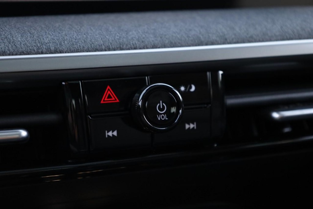 Nissan Kicks Vehicle Image 15