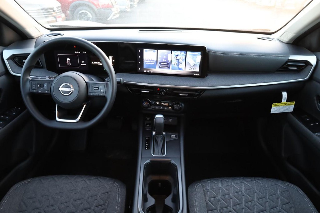 Nissan Kicks Vehicle Image 23