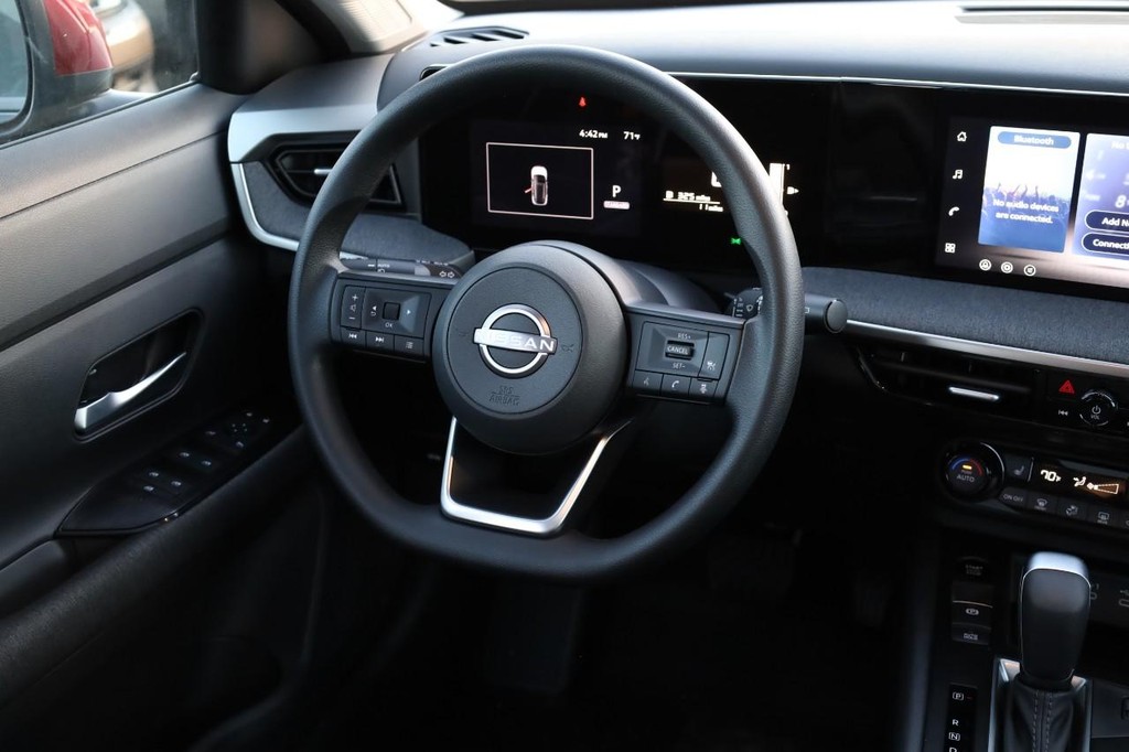 Nissan Kicks Vehicle Image 24