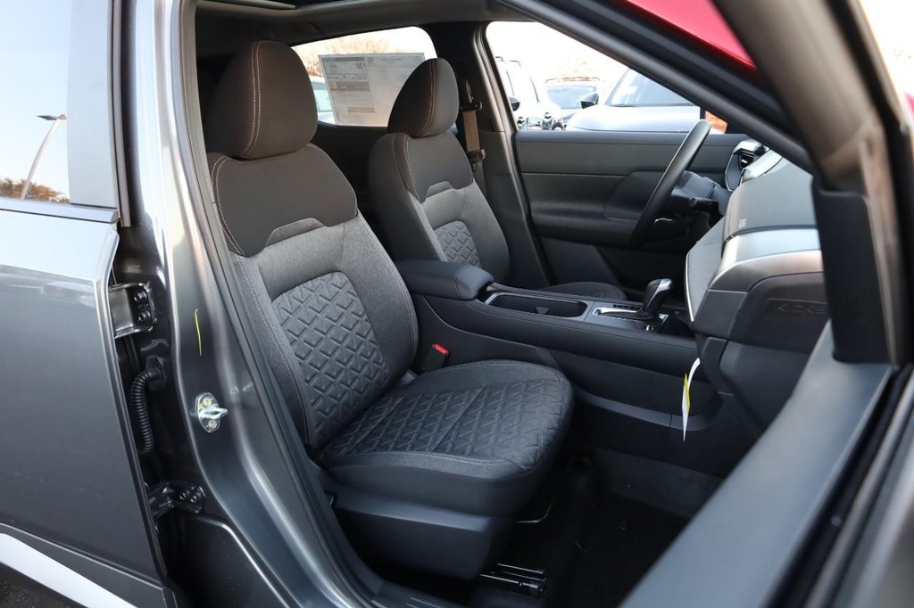 Nissan Kicks Vehicle Image 25