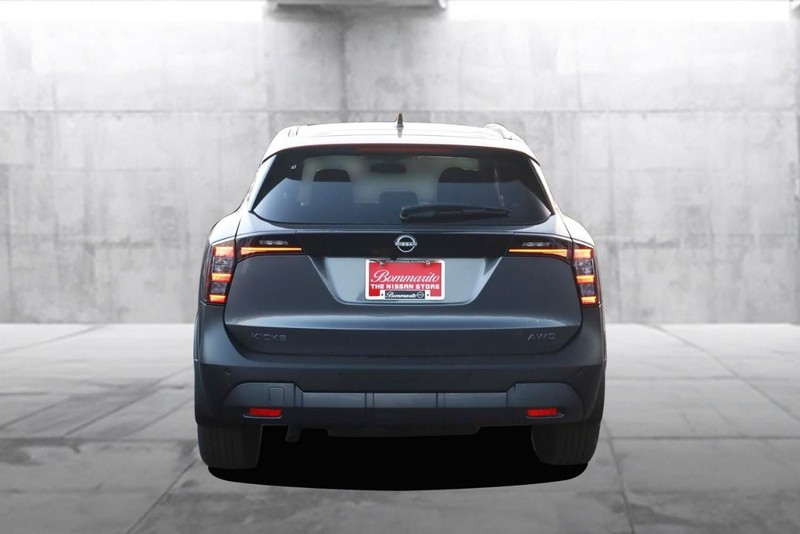 Nissan Kicks Vehicle Image 06