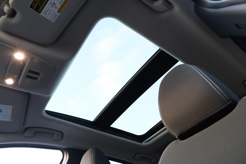 Nissan Kicks Vehicle Image 08