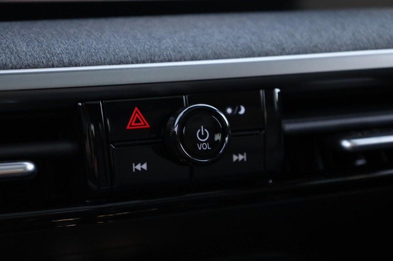 Nissan Kicks Vehicle Image 15