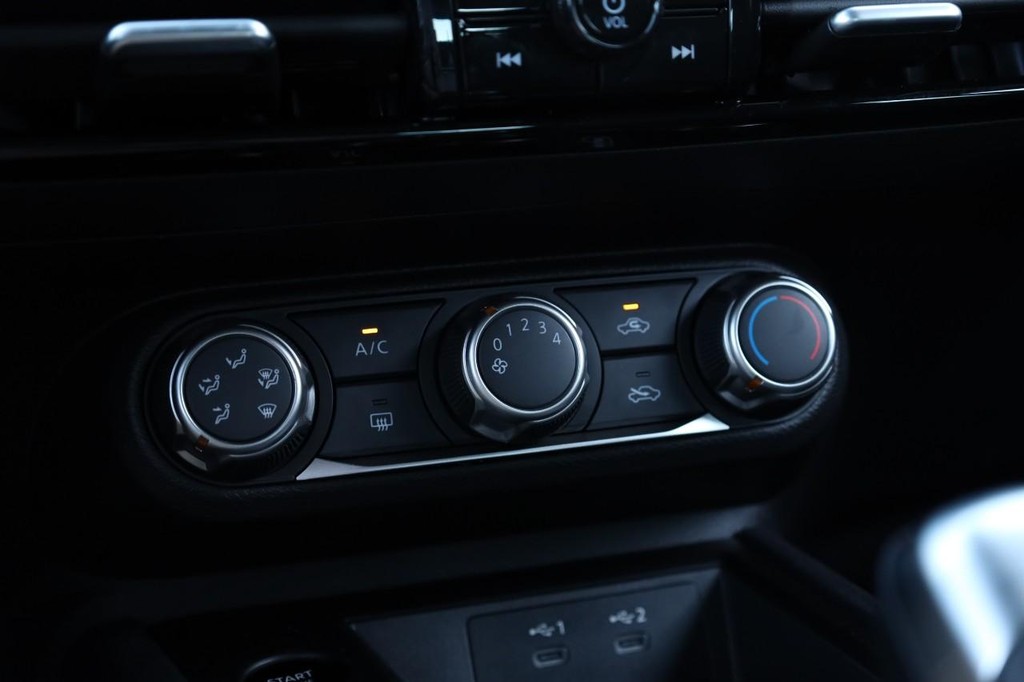 Nissan Kicks Vehicle Full-screen Gallery Image 14