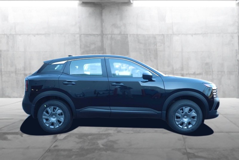 Nissan Kicks Vehicle Image 05