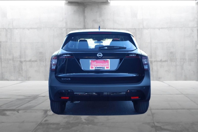 Nissan Kicks Vehicle Image 06