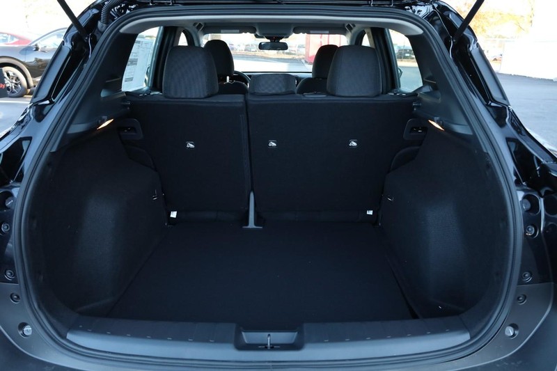 Nissan Kicks Vehicle Image 07