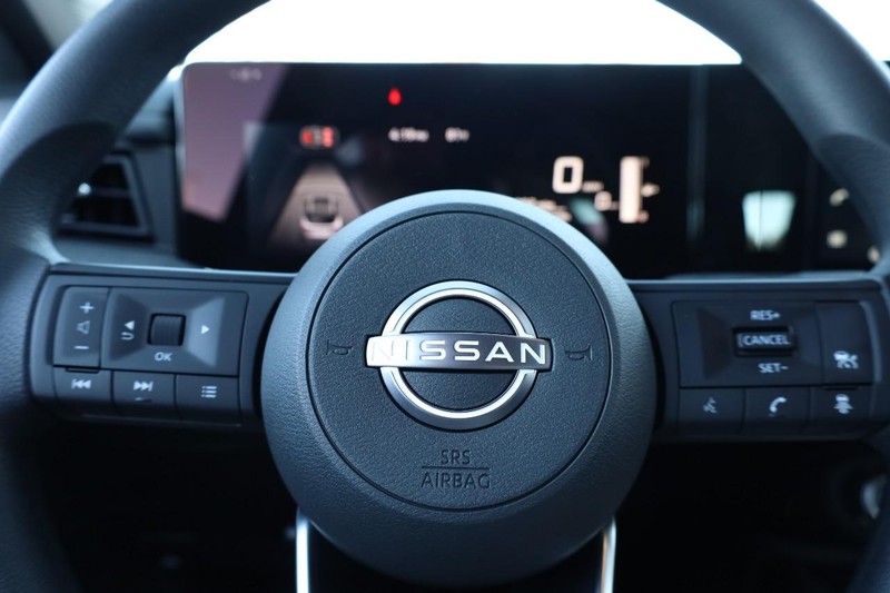 Nissan Kicks Vehicle Image 09
